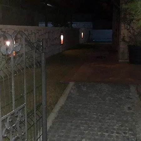 Villa Vi̇lla *